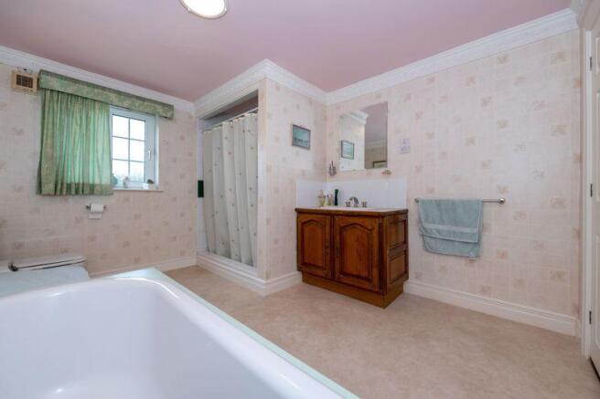 En-Suite Bathroom