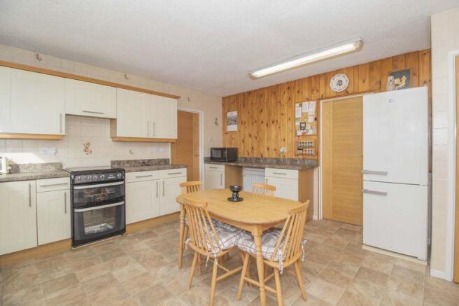 Kitchen / Brea...