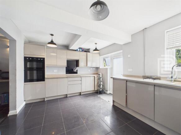 Kitchen (1).jpg