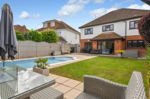 154, Bishopsteignton, Southend-on-sea SS3 8BQ