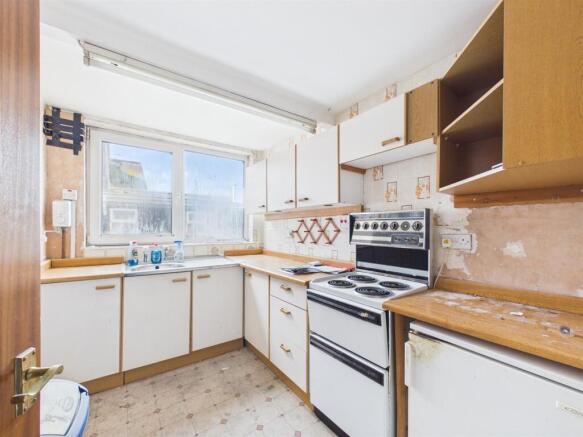 2 bed Flat for sale Image 6