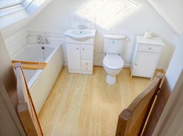 2 bed Flat to rent Image 10
