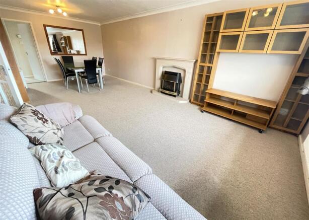 SITTING / DINING ROOM