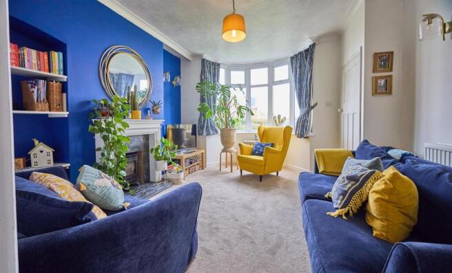 Lounge to front