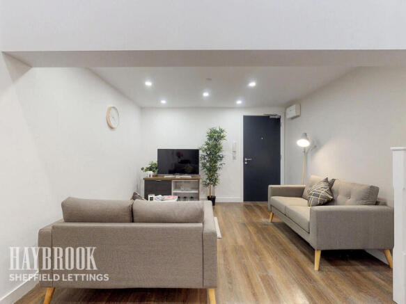 2 bed Apartment to rent Image 9