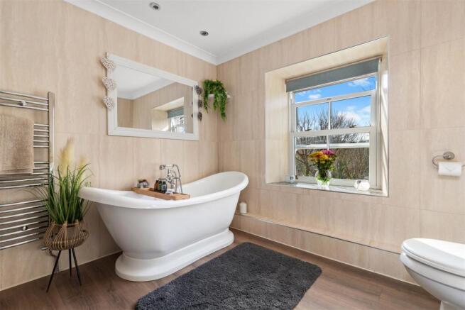 Myrtle Hill Family Bathroom.jpg