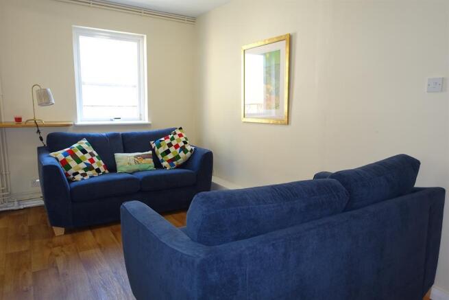 4 bed Private Halls to rent Image 5
