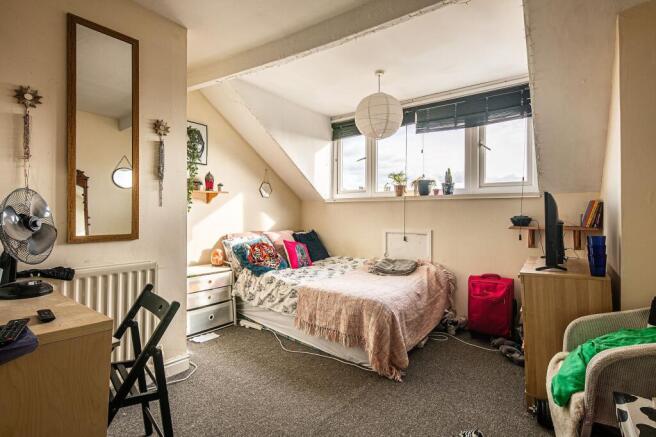 Bright, cosy double bedroom in a loft-style spa...