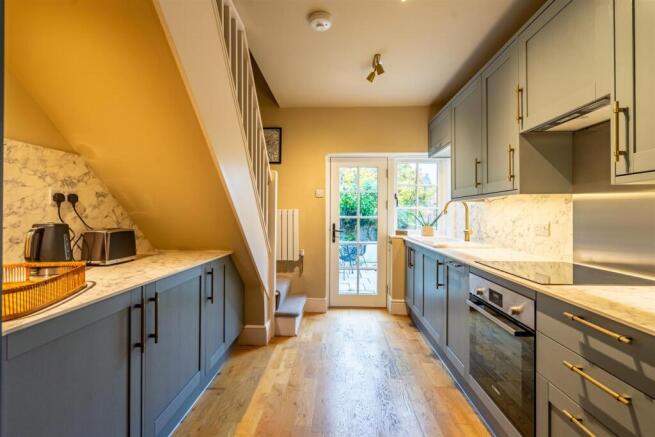 Cobble Court (3) kitchen .jpg