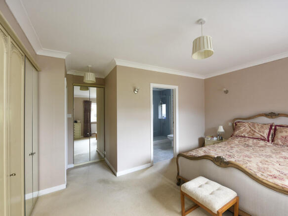 Master Bedroom (2...