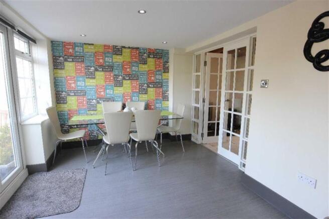 KITCHEN/DINING ROOM