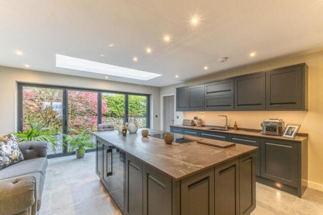 KITCHEN / DINING AREA