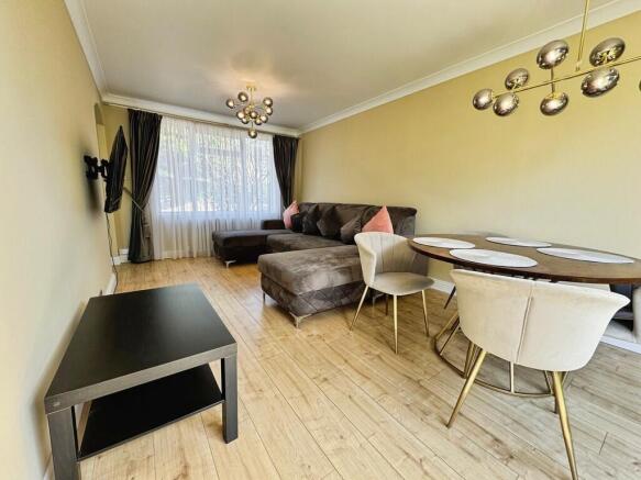 2 bed Semi-Detached to rent Image 9