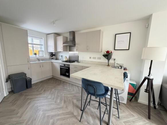 2 bed Semi-Detached for sale Image 4