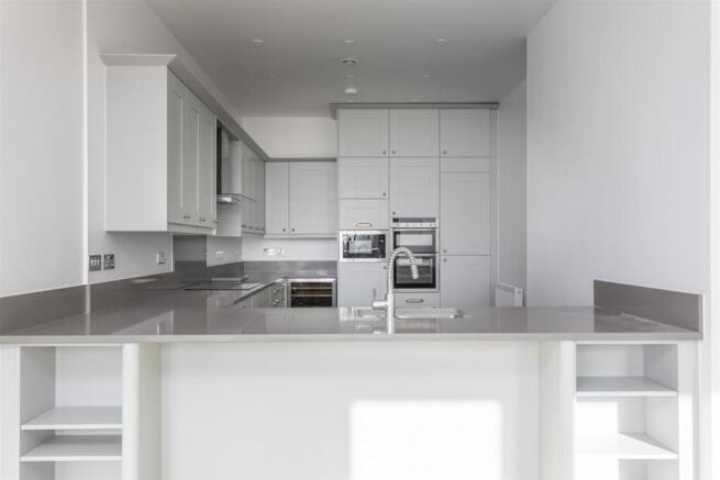 3 bed Apartment to rent Image 6