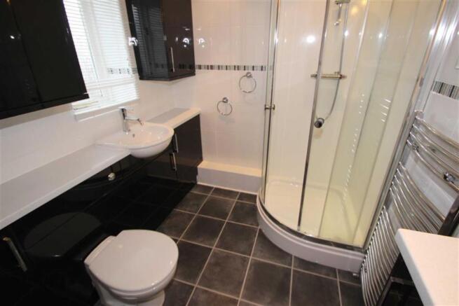 EN SUITE SHOWER ROOM