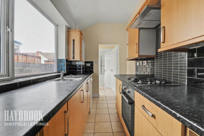 2 bed Terraced to rent Image 3