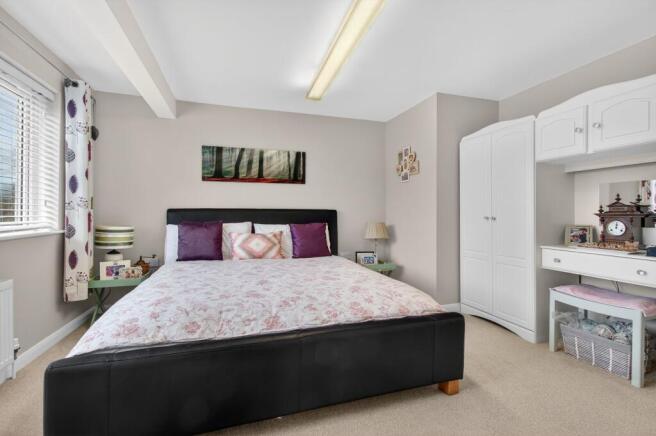 5 bed Detached for sale Image 11