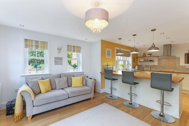 4 bed Detached for sale Image 10