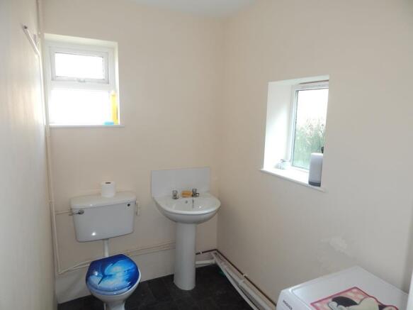 CLOAKROOM / UTILITY 