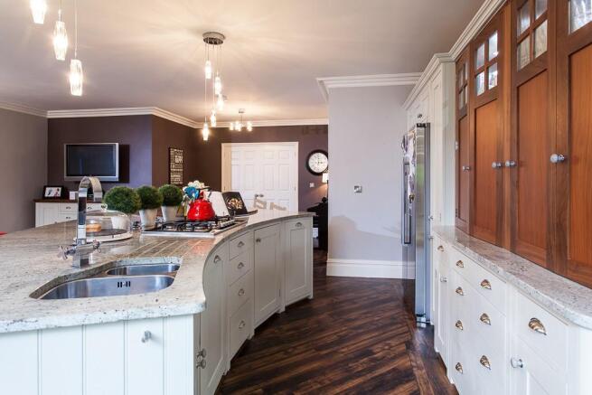 family/dining/kitche