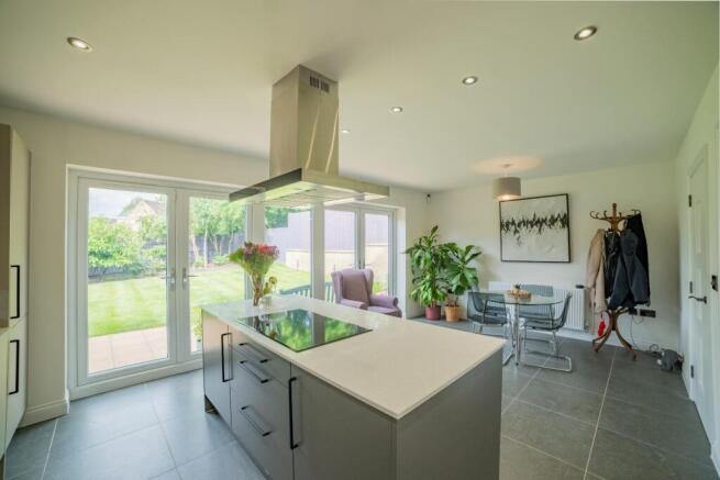 5 bed Detached for sale Image 5