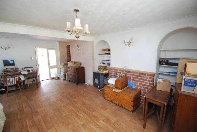 SITTING/DINING ROOM