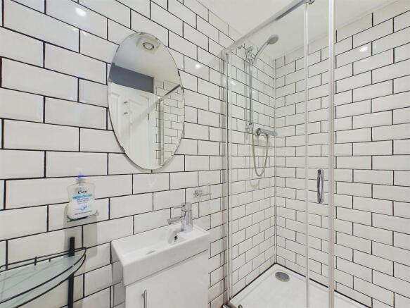 2 bed Apartment for sale Image 11