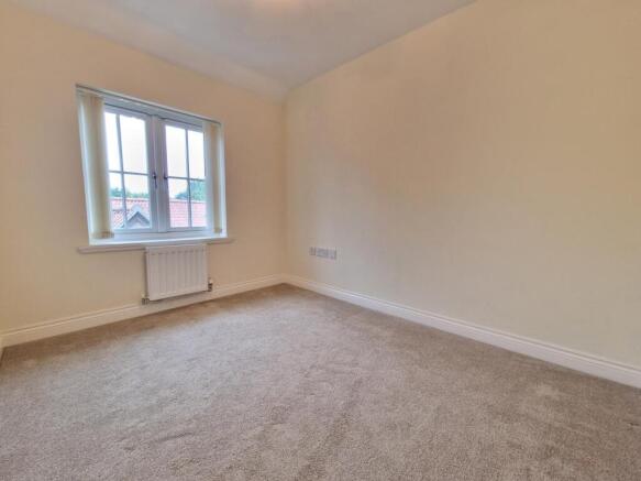 2 bed Terraced to rent Image 5