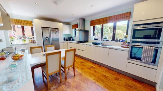 4 bed Detached for sale Image 6