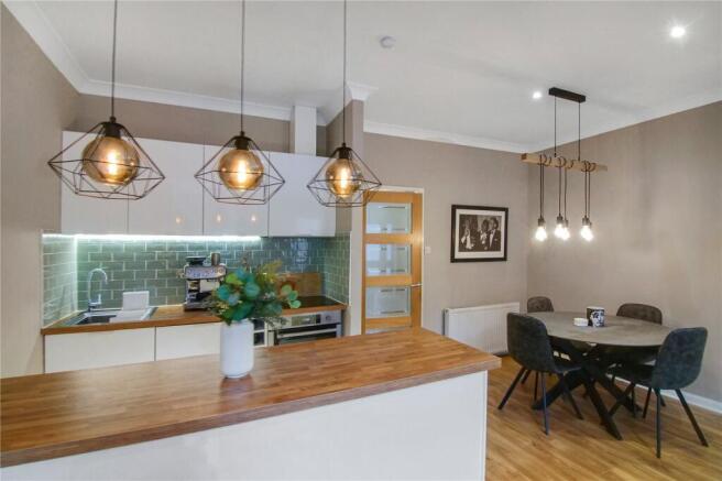 Kitchen & Dining