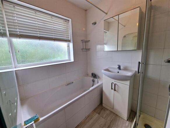 Bathroom 1.jpg