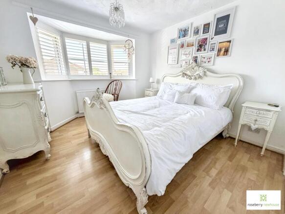 5 bed Detached for sale Image 9