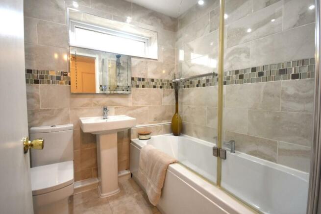 BATHROOM SUITE