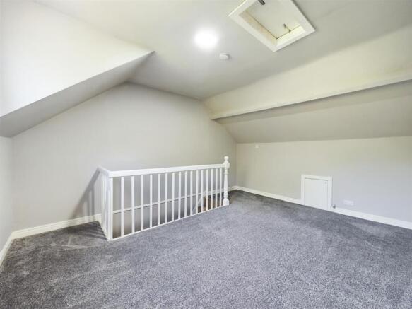 3 bed Terraced to rent Image 12