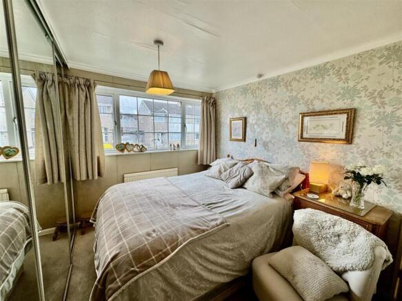 3 bed Semi-Detached for sale Image 6