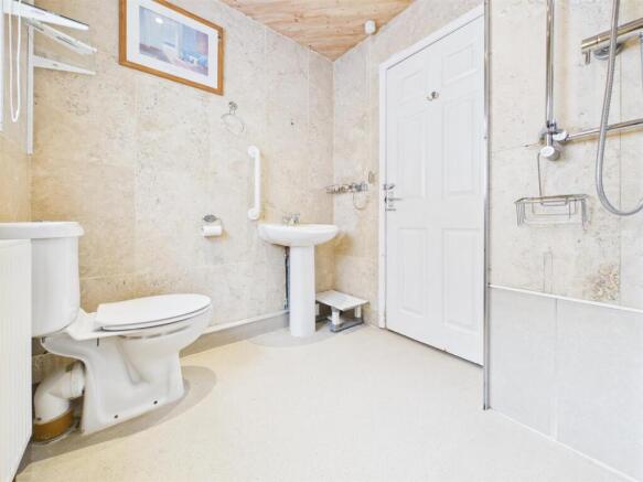 2 bed Semi-Detached Bungalow for sale Image 7