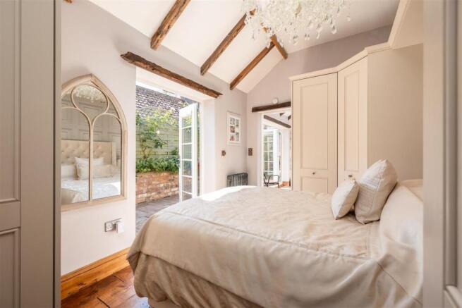 3 bed Terraced for sale Image 10