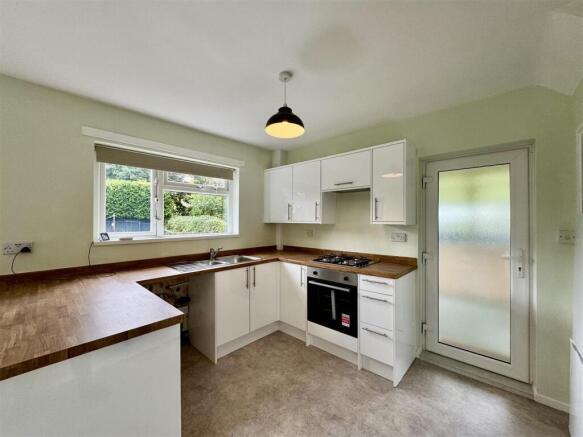 2 bed Semi-Detached to rent Image 10