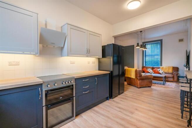 5 bed House to rent Image 9