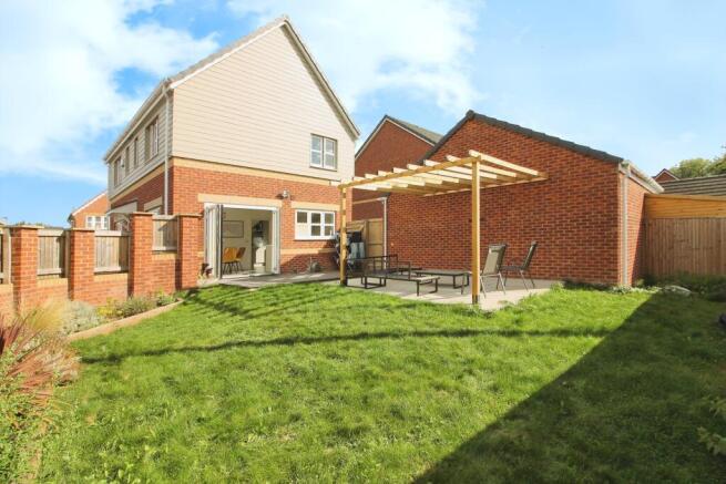 4 bed Detached for sale Image 7