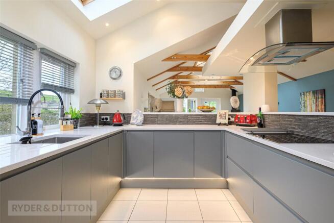 4 bed Semi-Detached for sale Image 11