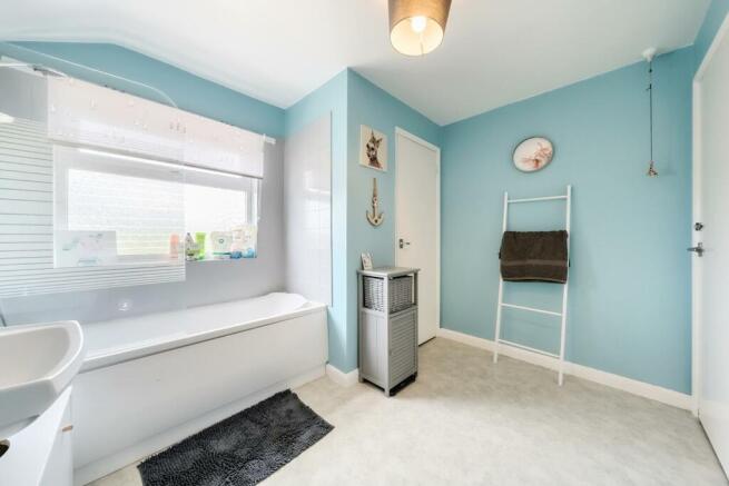 2nd view BATHROOM.jpg