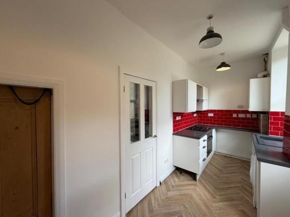 2 bed End of Terrace to rent Image 5