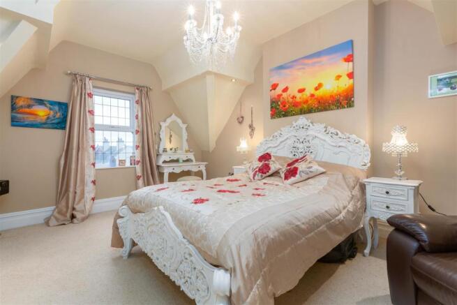 21a Queens Road - Bedroom Two (2).jpg