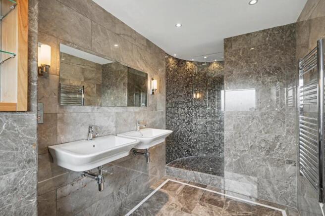 2 bed Apartment for sale Image 4