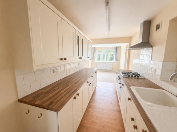1 bed Semi-Detached Bungalow to rent Image 8