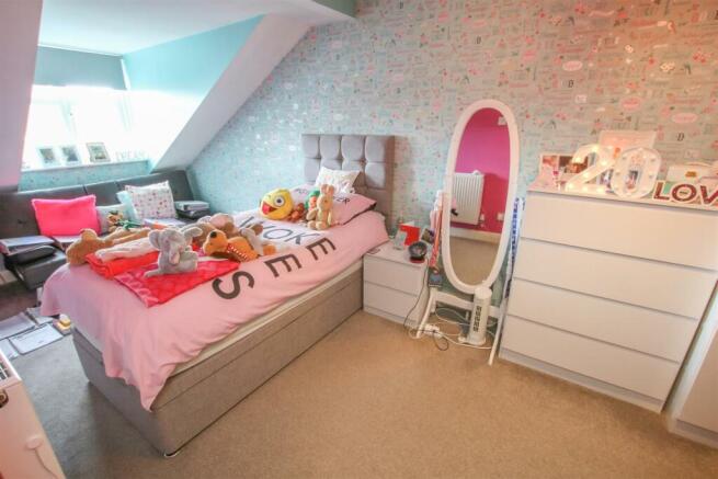 BEDROOM 2