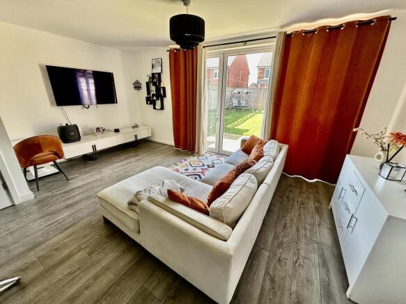 3 bed Semi-Detached for sale Image 6