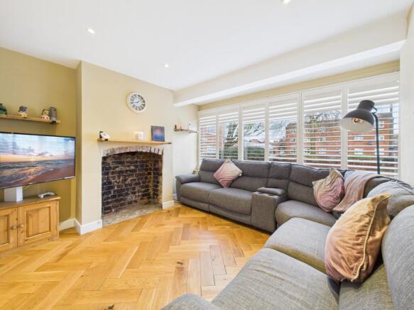 CAM01605G0-PR1204-STILL002